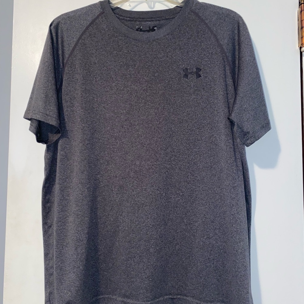 Gray Under Armour men’s short sleeve t-shirt M